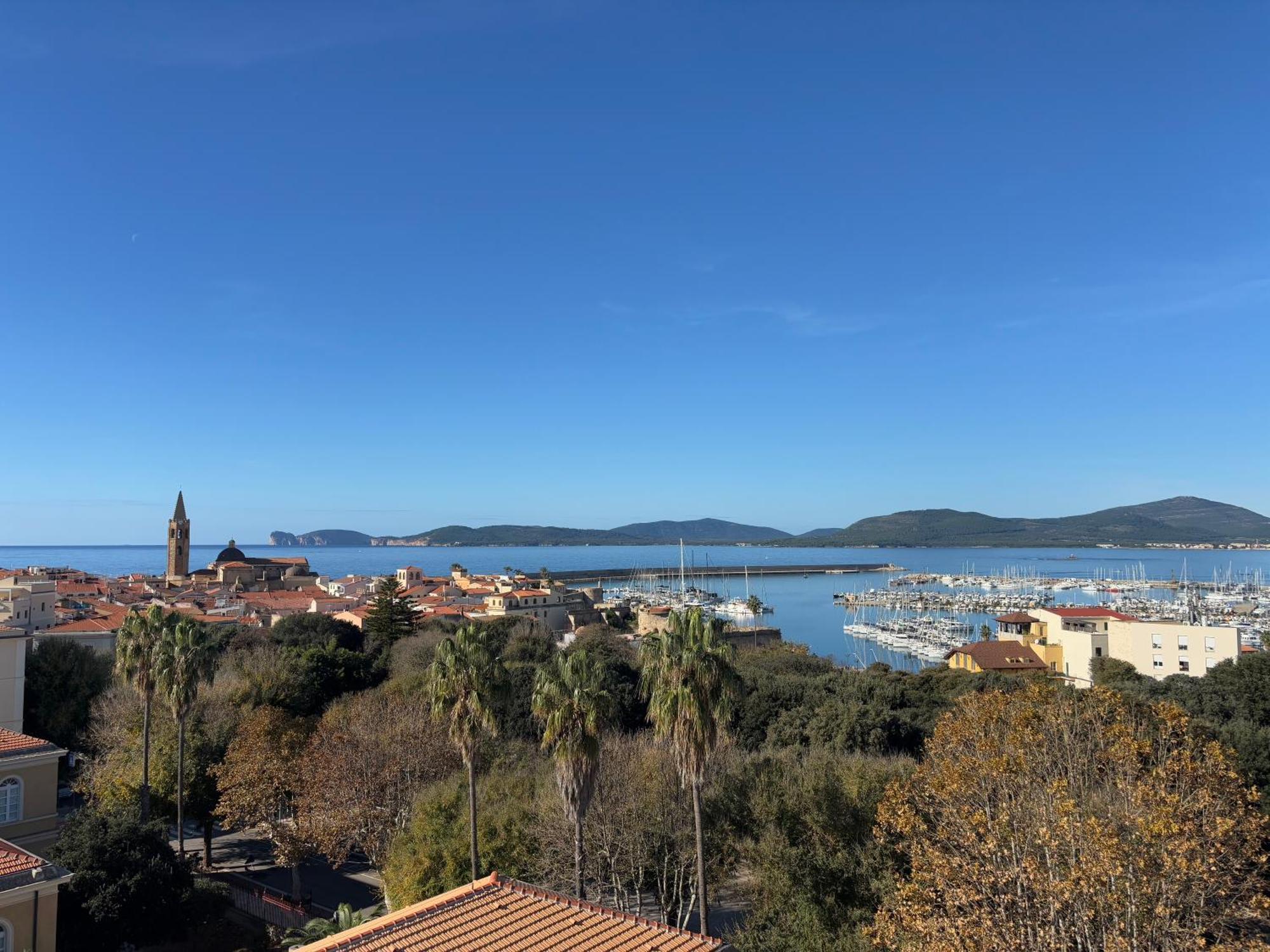 Apartment Nura's - Penthouse Antonietta With View